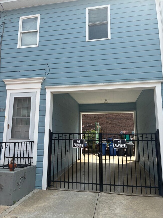 Building Photo - 4416 Plummer St