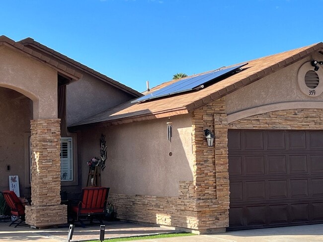 Building Photo - Solar Panels included on the 3 bedroom 2 b...