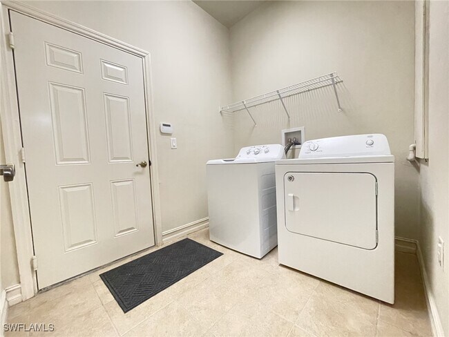 Building Photo - 8224 Sanctuary Dr