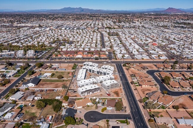 Building Photo - 432 S 32nd St