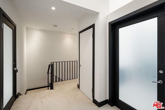 Building Photo - 215 S Anita Ave