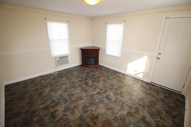 Building Photo - 7138 Summerlin Dr