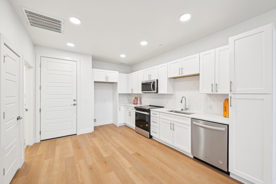 Building Photo - 2899 W 52nd Ave