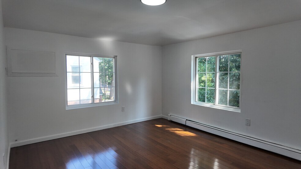 Building Photo - 13930 Laurelton Pky