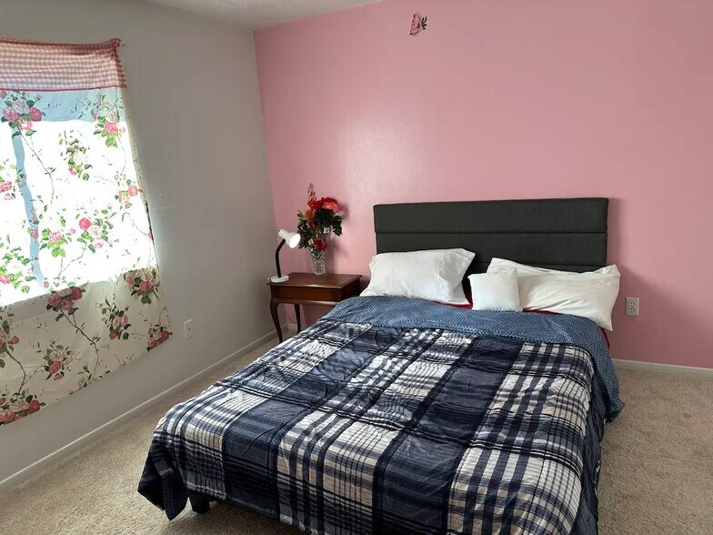 Fully Furnished room for rent - 9414 Worfield Ct
