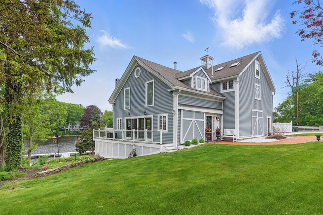 Building Photo - 1 Deer Is Rd