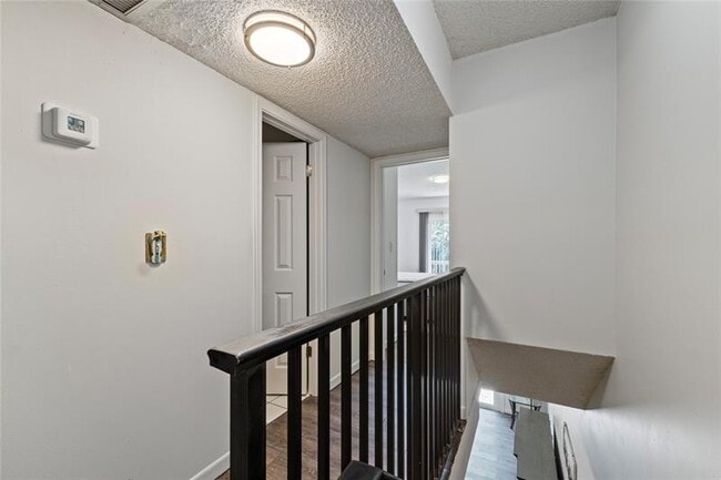 Building Photo - 6131 SW 42nd Ct