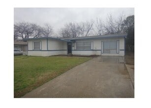 Building Photo - 2126 Ridgeway St