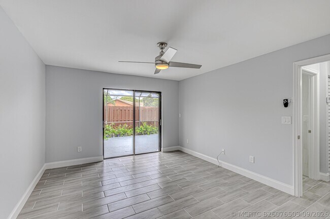Building Photo - 1240 Summit Pl Cir