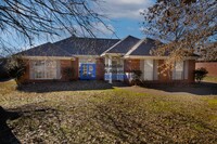 Building Photo - 3BR/2BA split plan home in the Germantown ...