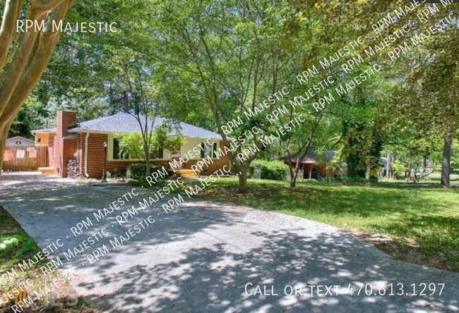 Building Photo - 2118 Rosser Terrace