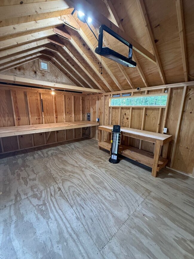 Building Photo - 3 Bedroom House with Many Amenities in Roc...
