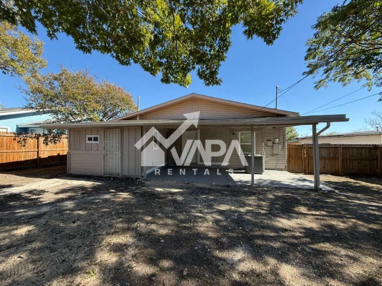 Building Photo - 115 Maurine Dr