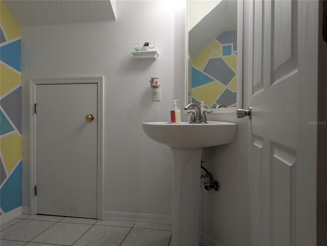 Building Photo - 10740 Keys Gate Dr