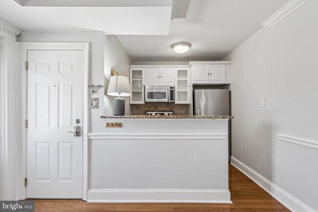 Building Photo - 1730 Pine St