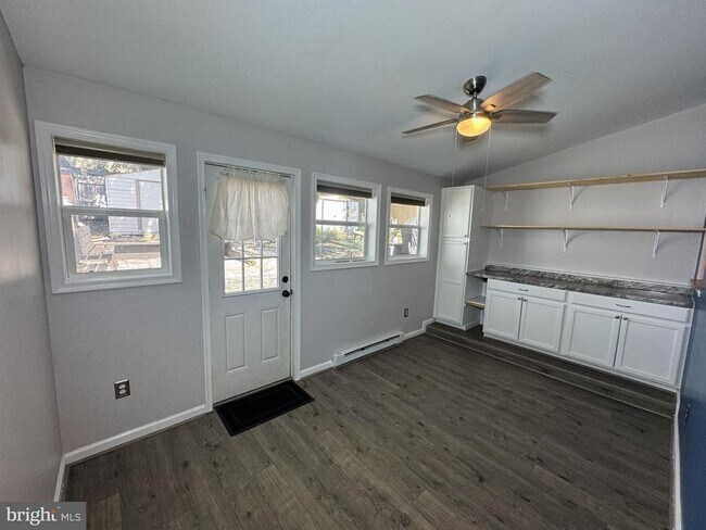 Building Photo - 832 Woodchuck Ln