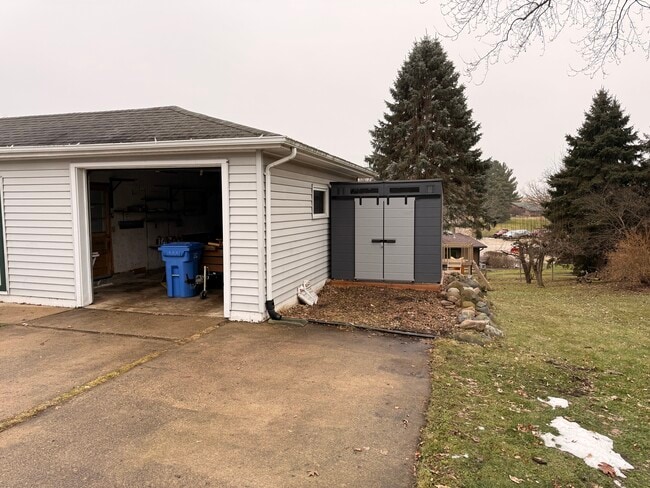 Building Photo - 5039 W Clayton Rd