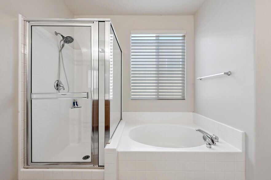 Building Photo - 84126 Canzone Dr