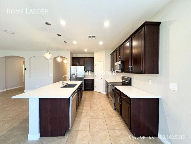 Building Photo - 2936 E Tonto Dr