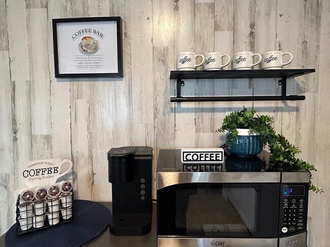 Building Photo - 2088 Oliver Ave