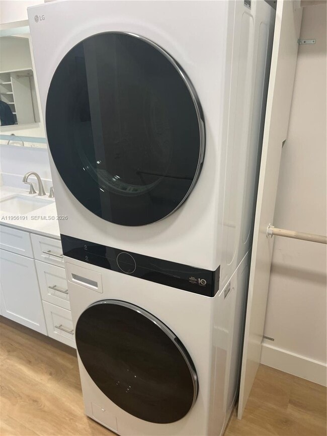 Building Photo - 6484 Miami Lakes Dr