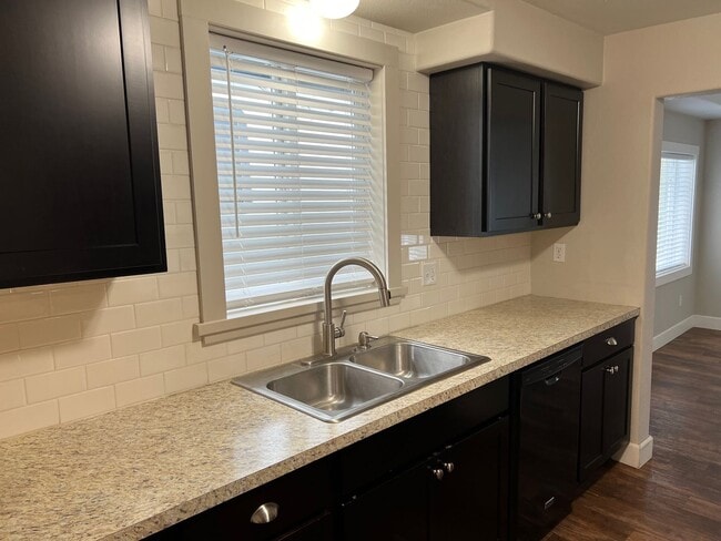 Building Photo - Updated 3 bedroom 1 bathroom house in Thur...