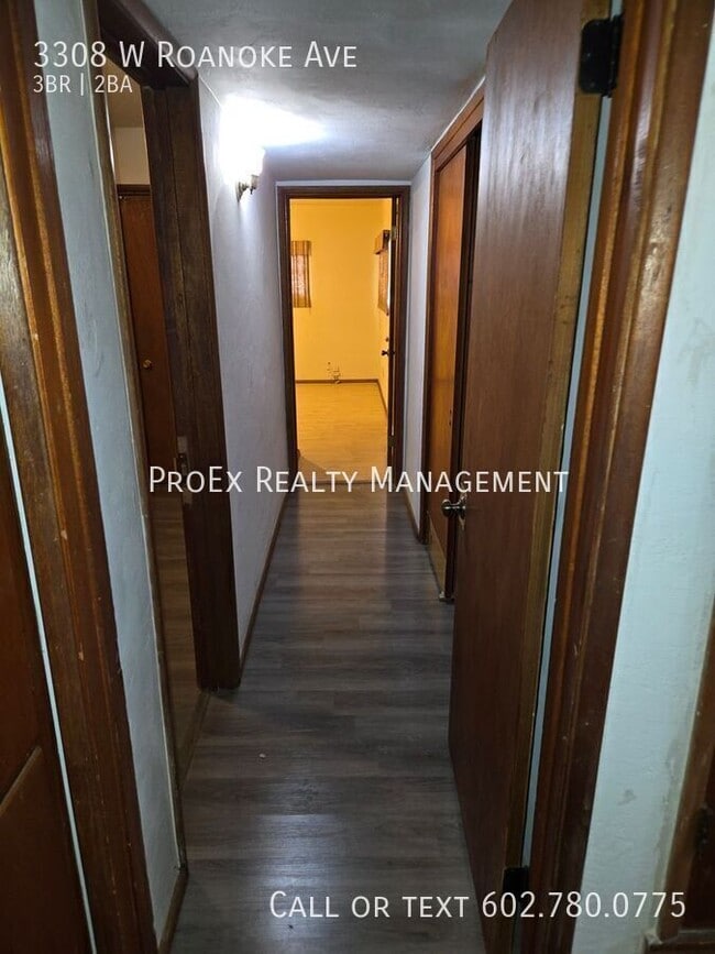 Building Photo - 3308 W Roanoke Ave