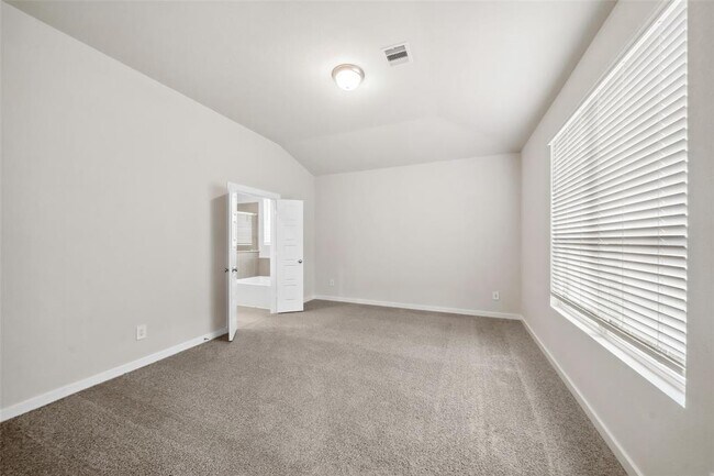 Building Photo - 18033 Martin Pines Dr