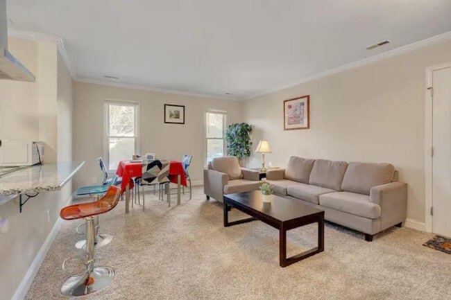 Building Photo - 2225 Summit St