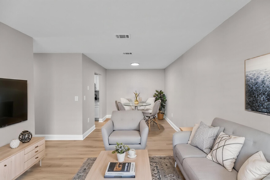 Building Photo - Megan Manor Apartments