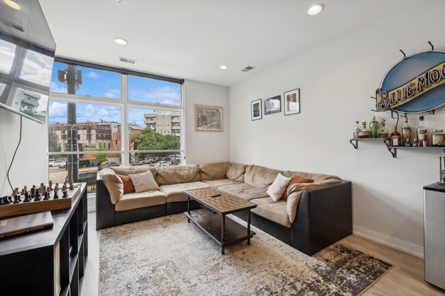 Building Photo - 713 N Milwaukee Ave