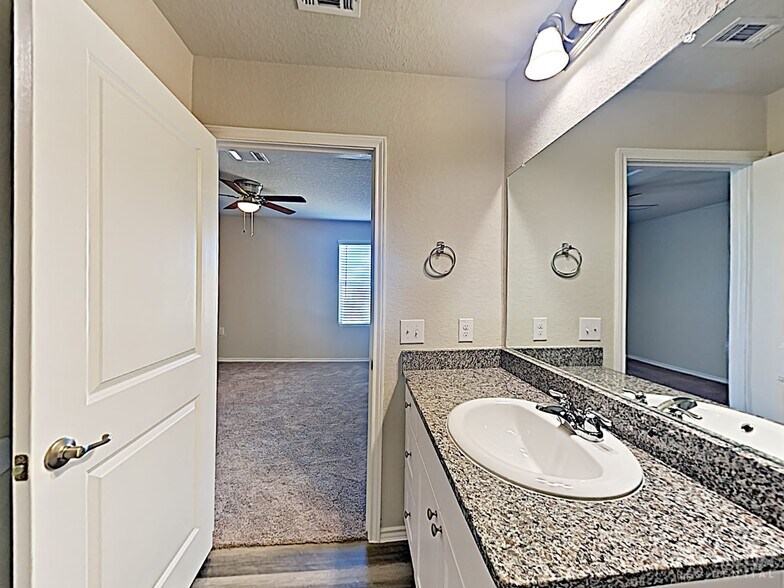 Building Photo - 1410 Putters Edge