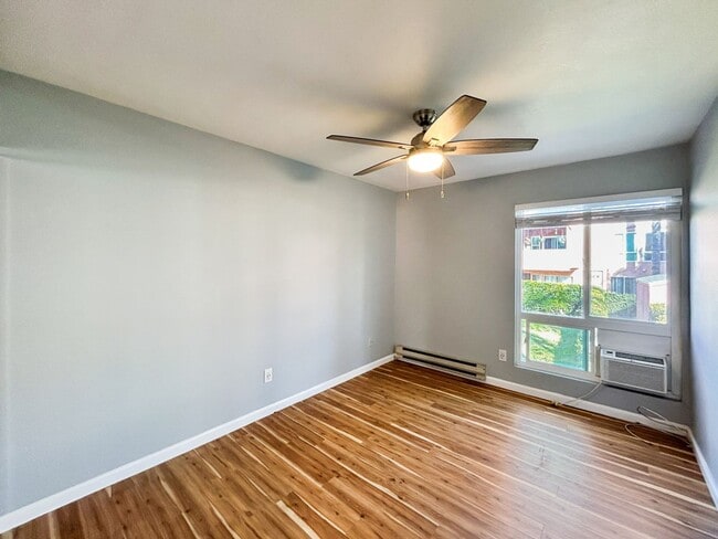 Building Photo - Beautiful 3BD/2BA W/ Reserved Parking and A/C in Allied Gardens!