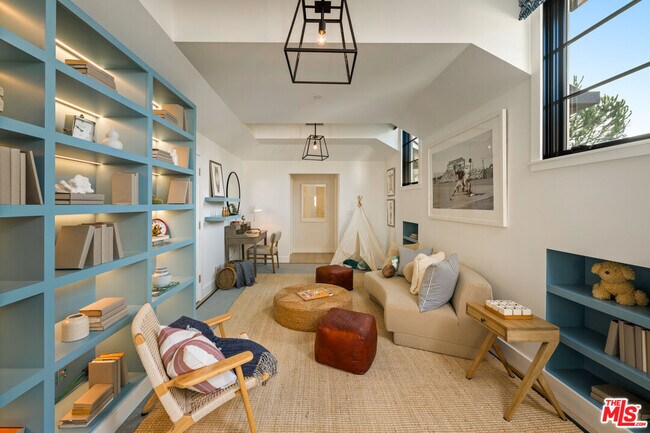 Building Photo - 720 Amalfi Dr