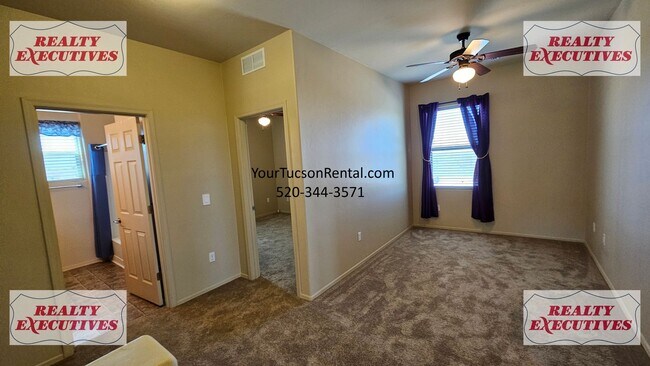 Building Photo - Wentworth Rd South - 4 Bedrooms 2.5 bathrooms, 3 car garage and large fenced yard