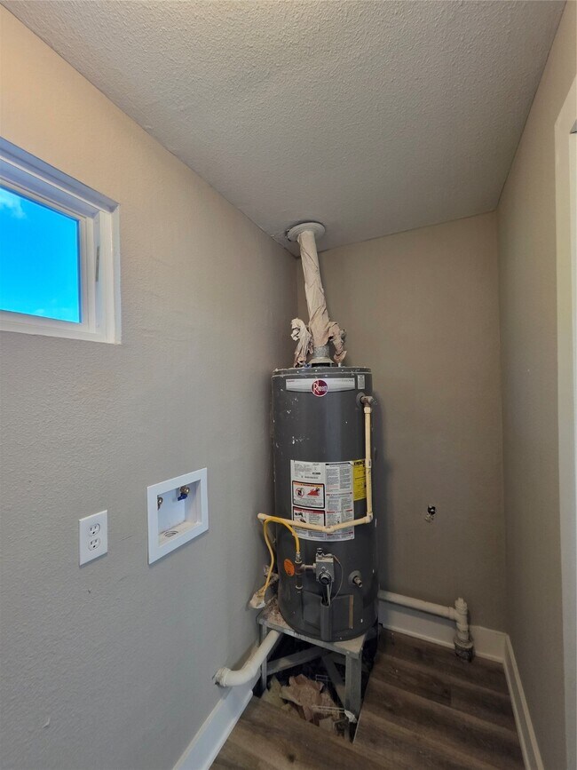 Building Photo - 13379 Force St