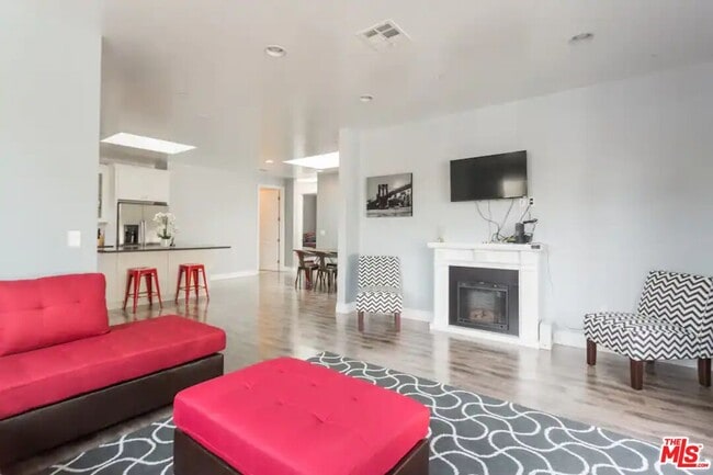 Building Photo - 7311 Gaviota Ave