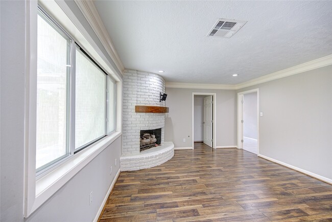 Building Photo - 1719 Bowline Rd