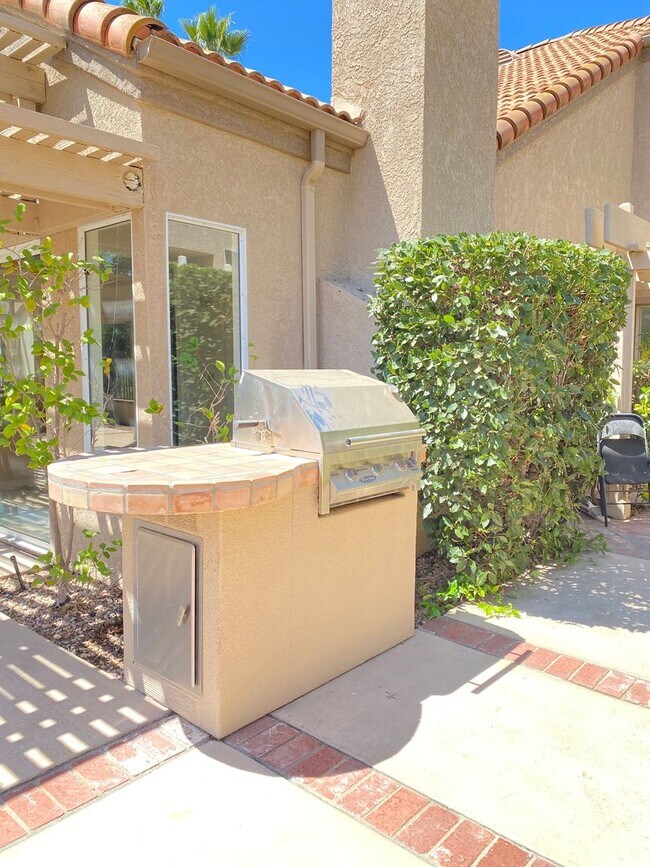 Building Photo - GOLF COURSE VIEW HOME AT THE COLONY - 55 P...