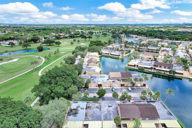 Building Photo - 15547 Braemar Ct