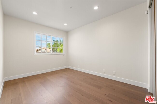 Building Photo - 18500 St Moritz Dr