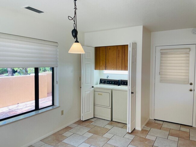 Building Photo - 155 Canyon Diablo Rd