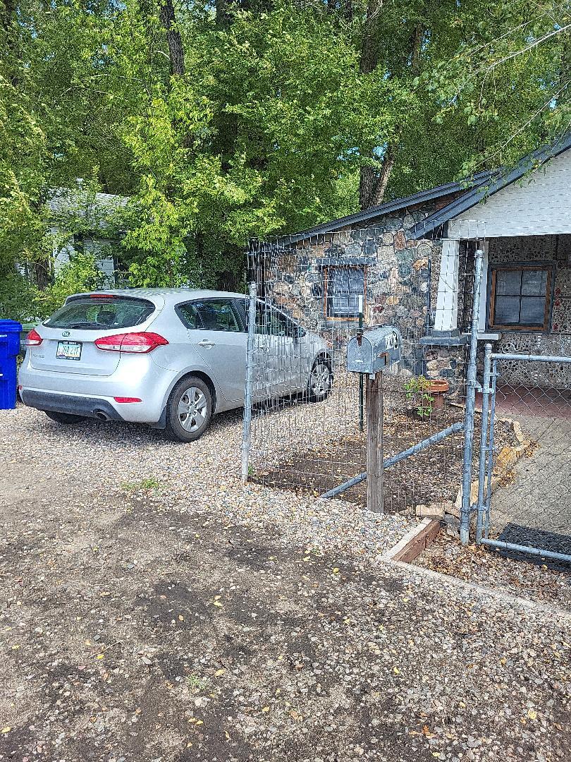 driveway, plus street parking - 703 N Walnut St