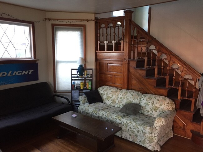 Building Photo - 130 N Chestnut St