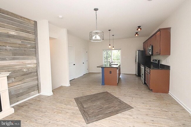 Building Photo - 185 Magellan Dr