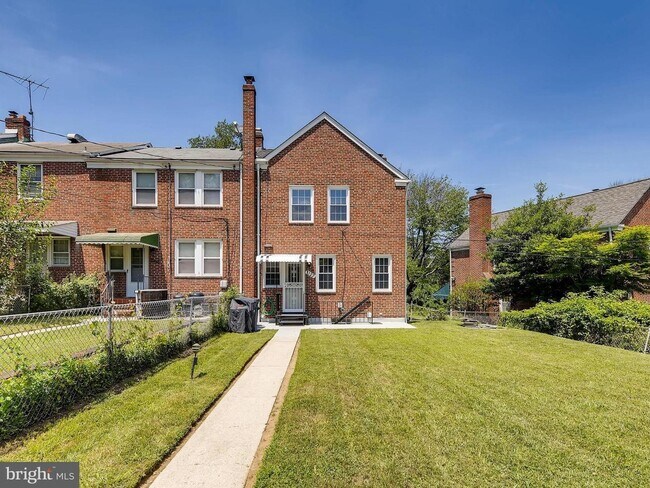 Building Photo - 1127 Granville Rd