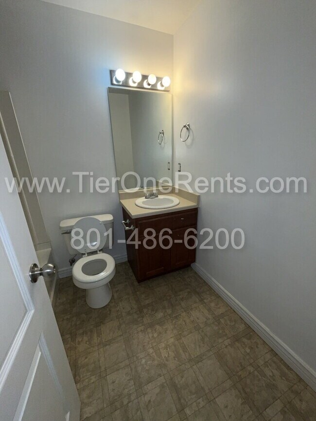 Building Photo - NO DEPOSIT option available for qualified ...