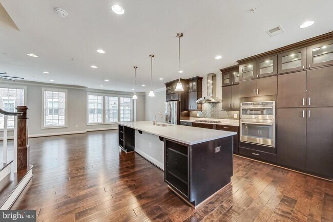 Building Photo - 605 Fair Winds Way