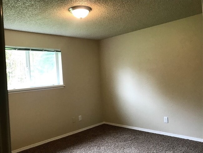 Building Photo - 334 S 3rd St