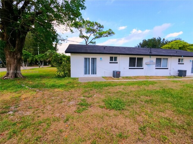 Building Photo - 4876 Serafica Dr